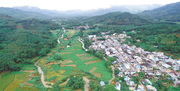  p>长征镇隶属于海南省 a target="_blank" href="/item/琼中黎族苗族