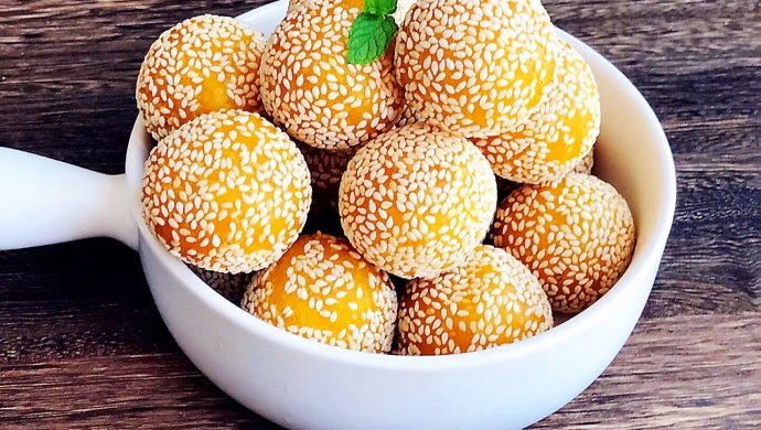  p>南瓜芝麻包是小吃类食品.制作原料主要有高粉,南瓜泥,糖等. /p>