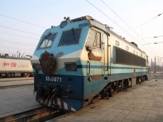  p> b>韶山8型电力机车 /b>(ss8)是 a target="_blank" href="/item