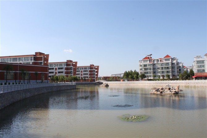  p>博兴县第二中学前身为 a href="#">博兴县 /a>城郊公社高中,始建于