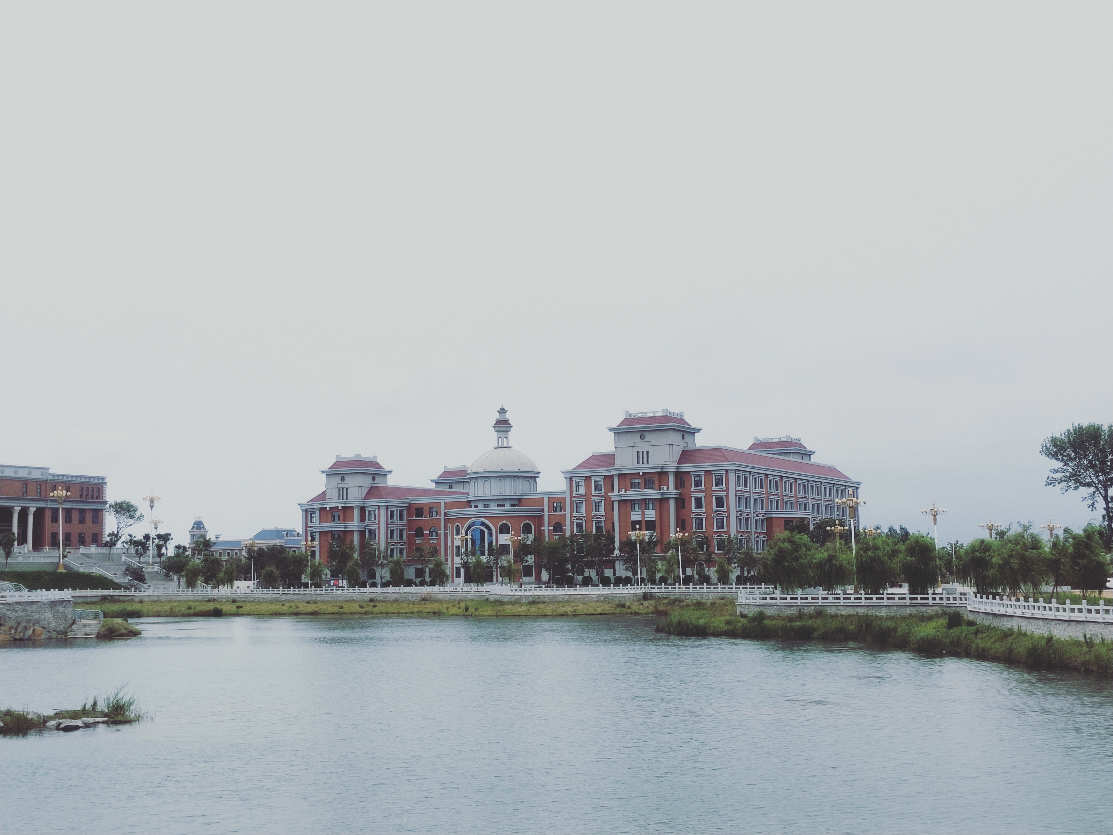  p>渤海大学( i>bohai university /i>),简称"渤大",位于渤海之滨的