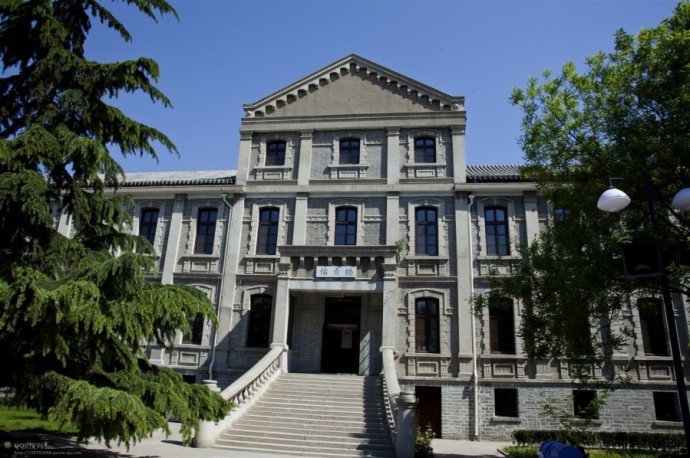  p data-id="gnbxk8jjhj">北京四中初中部位于北京市西城区教场胡同4