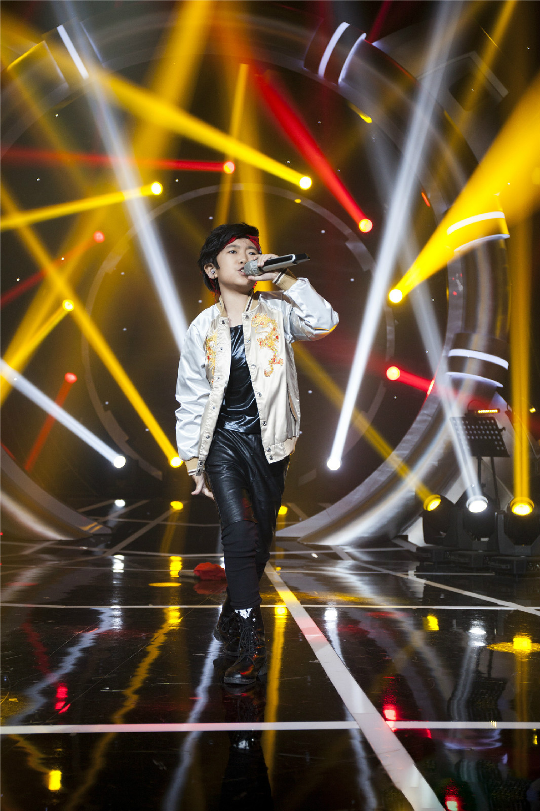 中国新声代第三季 /a>学员,"节奏小子"谢昊轩时尚潮流的苏格兰裙搭配