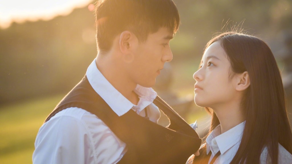 主演科幻校园网络剧《 a target="_blank" href="/item/同学两亿岁