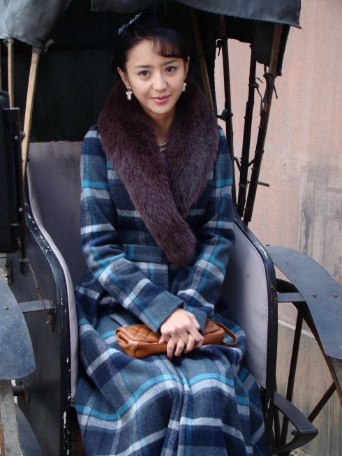  /p> p>2000年,佟丽娅成为了 a target="_blank" href="/item/新疆