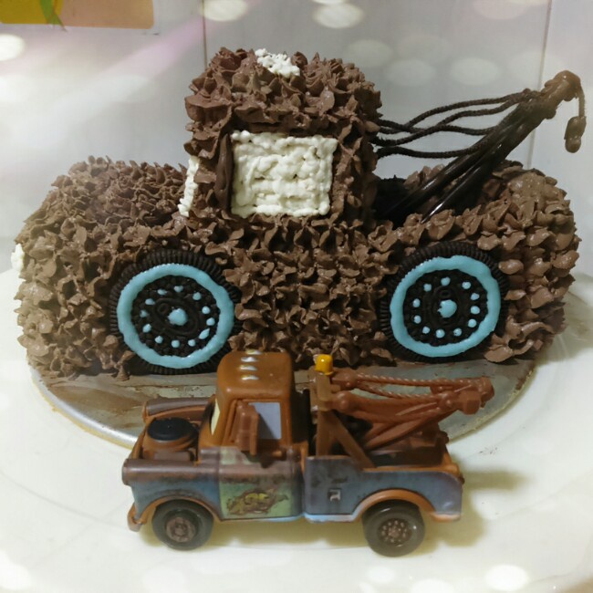 板牙汽车蛋糕