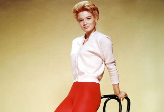  p>安吉·迪金森(angie dickinson),1931年09月30日出生于美国的北达