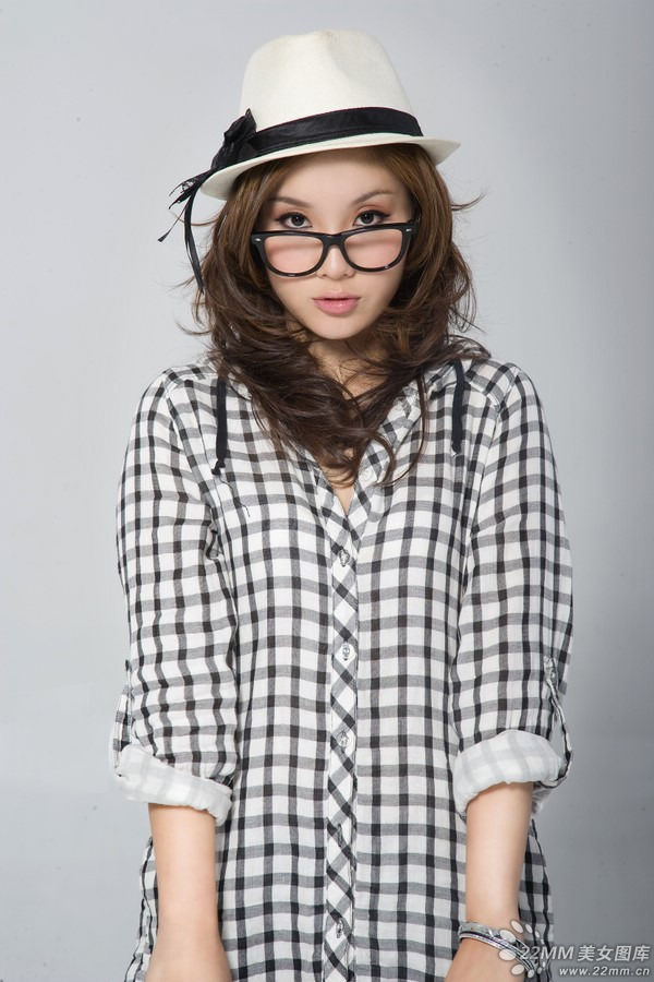  p>史林子,1987年04月19日出生,贵州贵阳人,中国娱乐主播,演员.