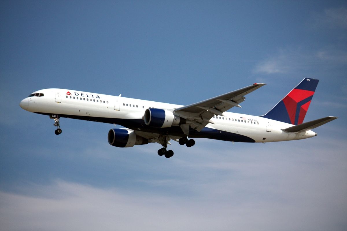  p>波音757为美国波音公司开发的中型单通道窄体民航客机,用于替换