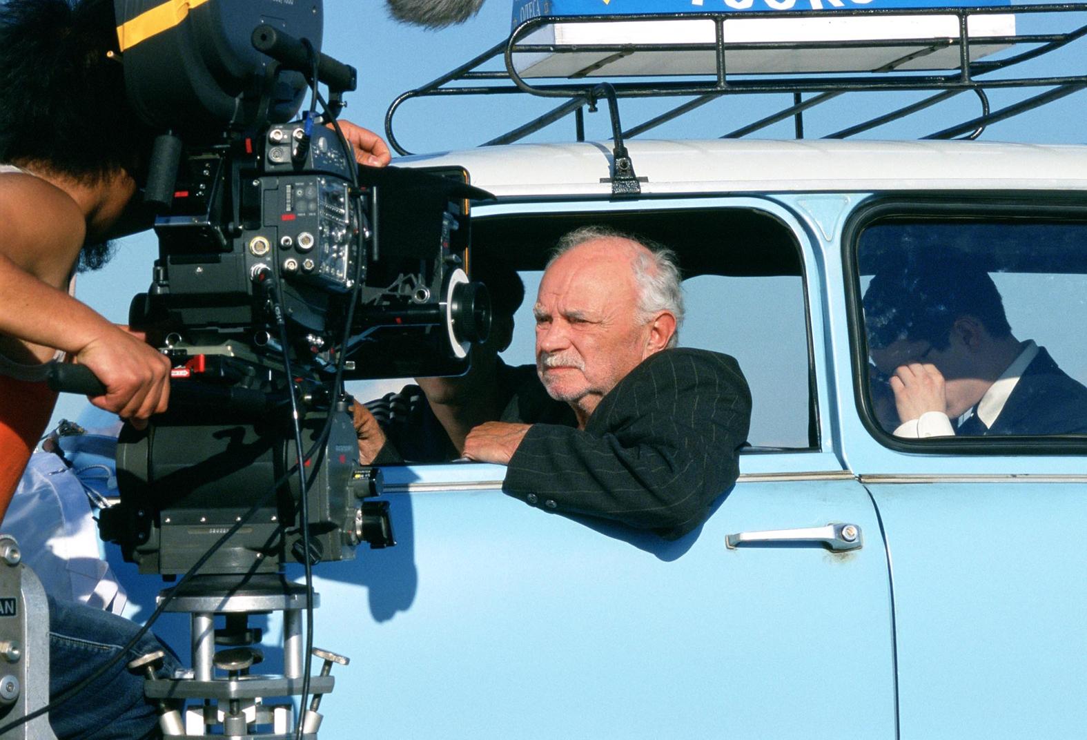  a href="#" data-lemmaid="7740650">伊利亚·伍德 /a>,尤金·哈茨等