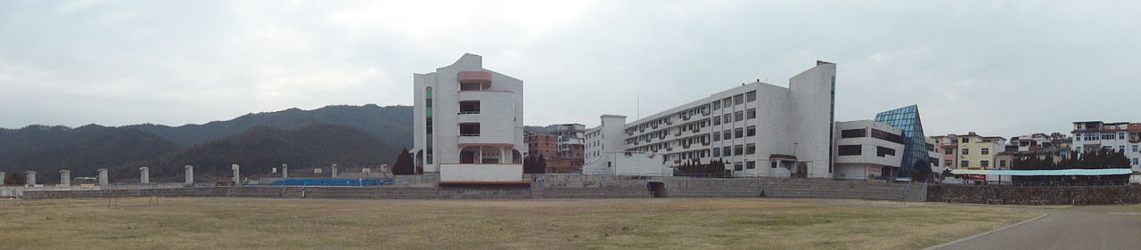  p>将乐县第四中学地处县城百花村,创办于1980年,系县属普通完中,1985