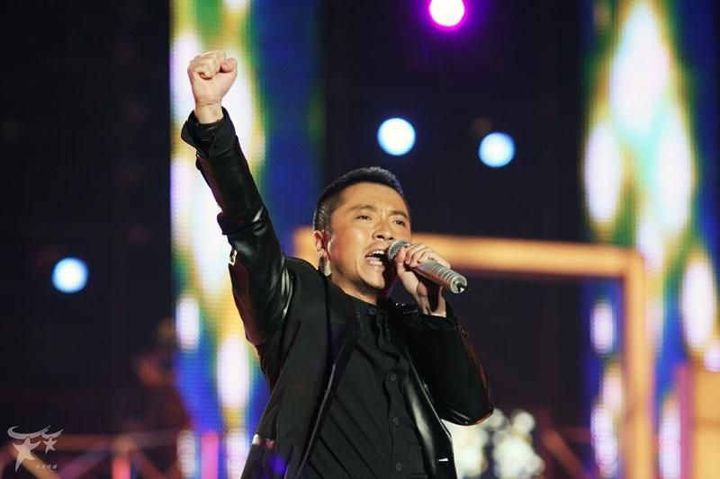  p data-id="gnwgre5444">黄鹤翔,9月18日出生于中国河南省,祖籍江西