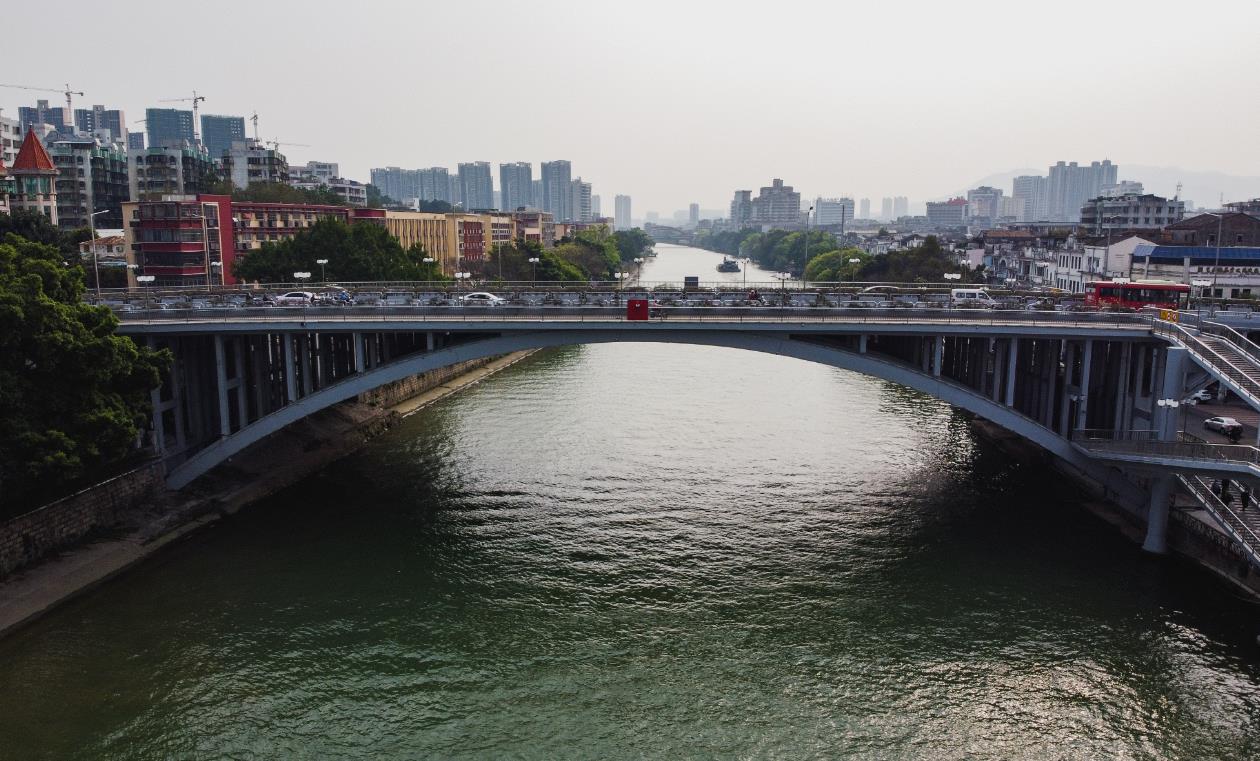 蓬江大桥是 a target="_blank" href="/item/江门河">江门河 /a>上的