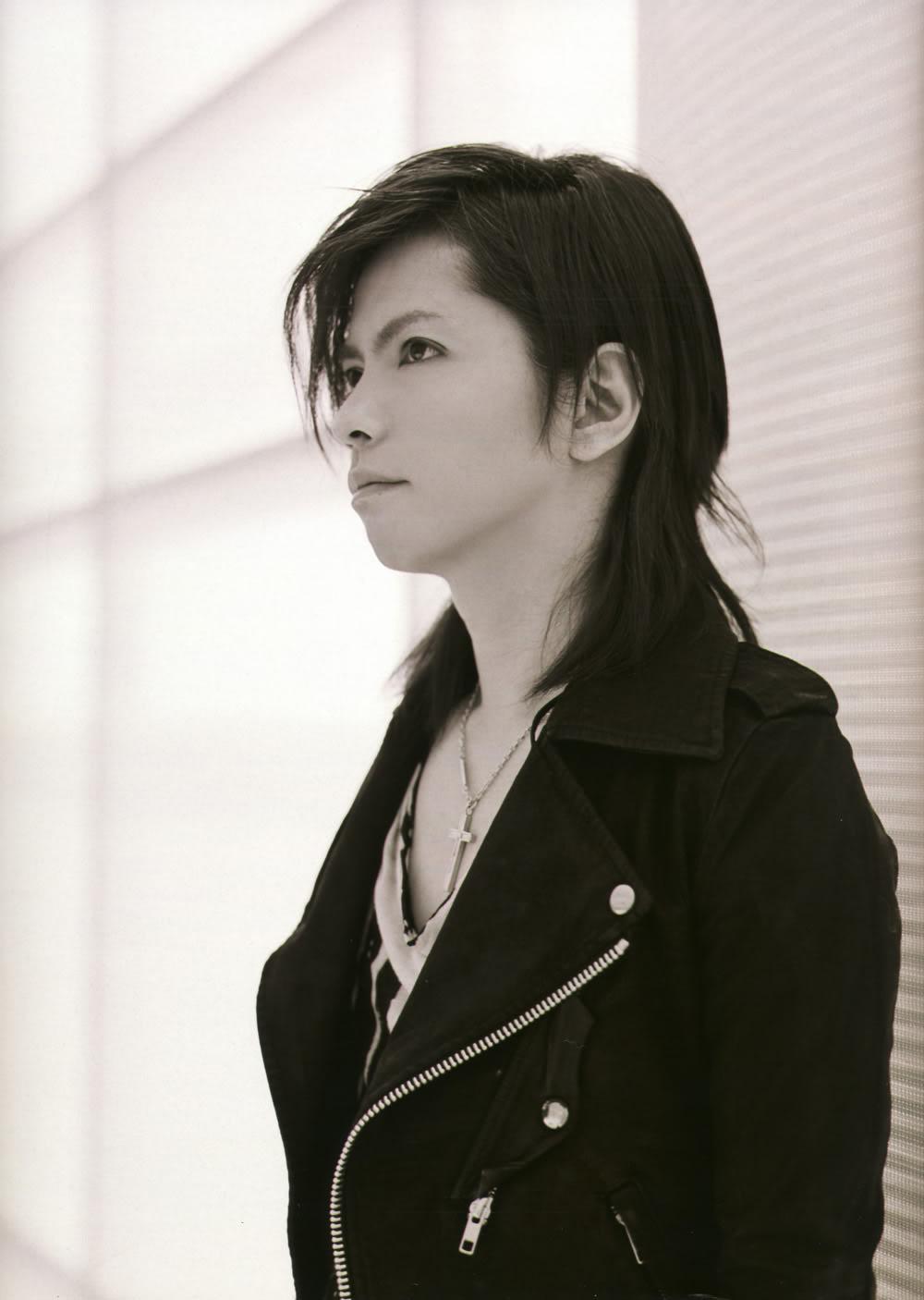  p>hyde,本名"宝井秀人",1969年1月29日出生于日本和歌山县和歌山市.