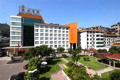  p>达州宾馆是一家四星级酒店,位于达州市荷叶街318号,占地面积20余亩