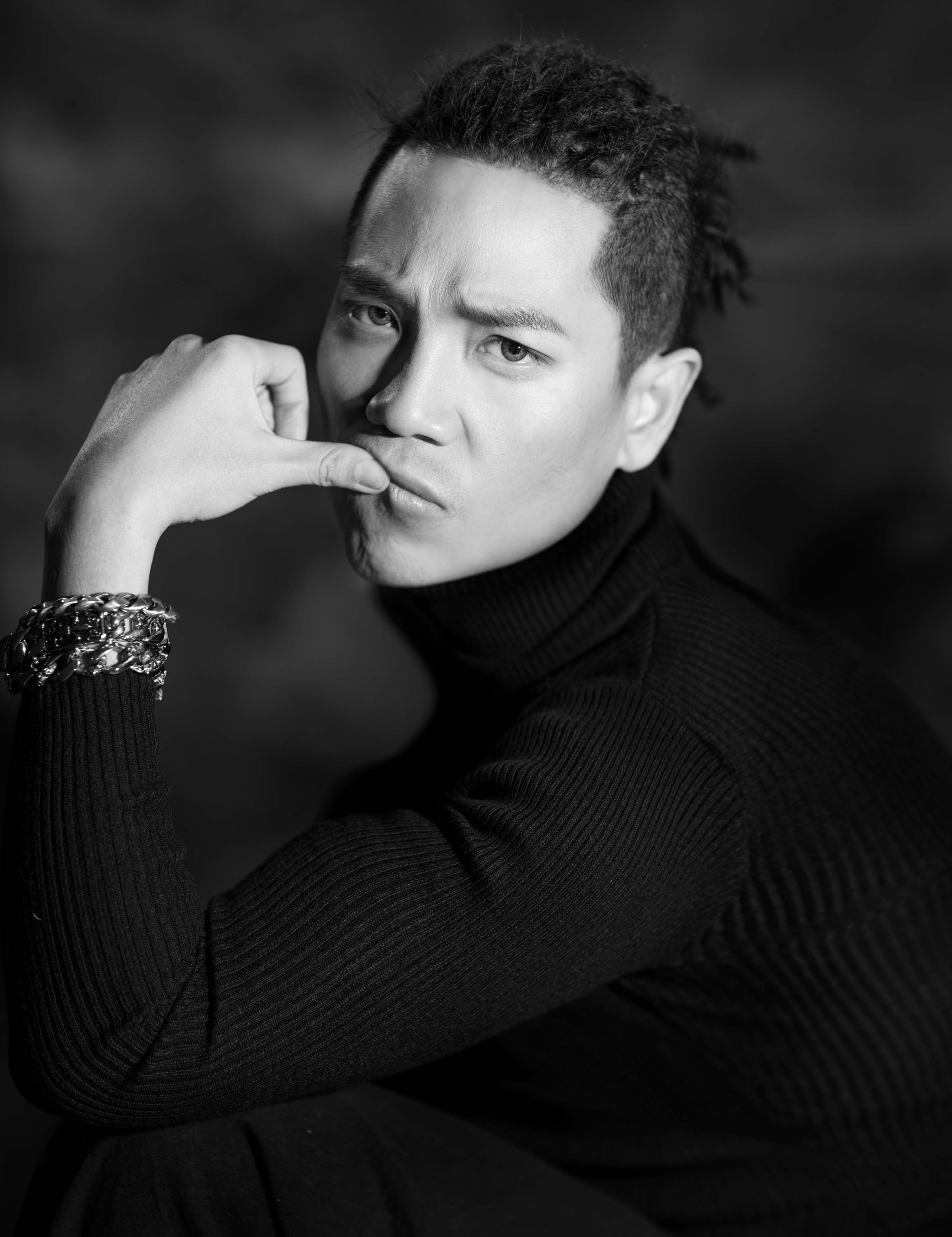  p>宋阳,1982年8月8日出生于山东省青岛市,中国内地演员,导演,编剧.