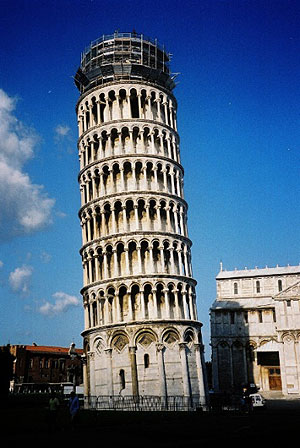 torre pendente di pisa或torre di pisa,英语:leaning tower of pisa
