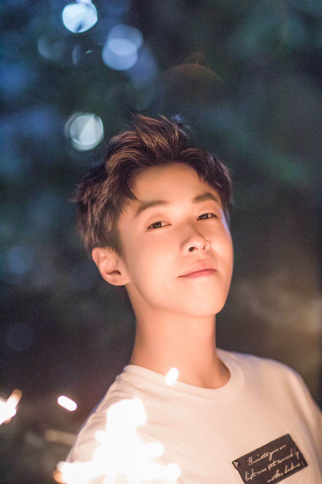  p>子鸣, a target="_blank" href="/item/bbt">bbt /a>组合成员.