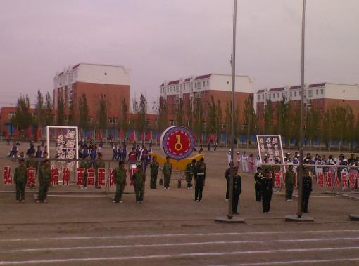  p>磴口一中(原名巴盟一中)史建于1960年,坐落于磴口县政府所在地巴彦