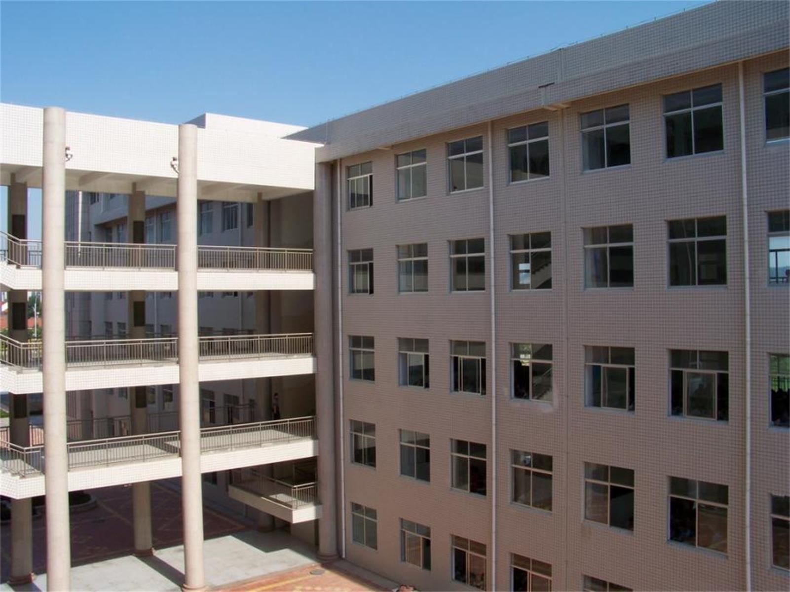 莱州市云峰中学