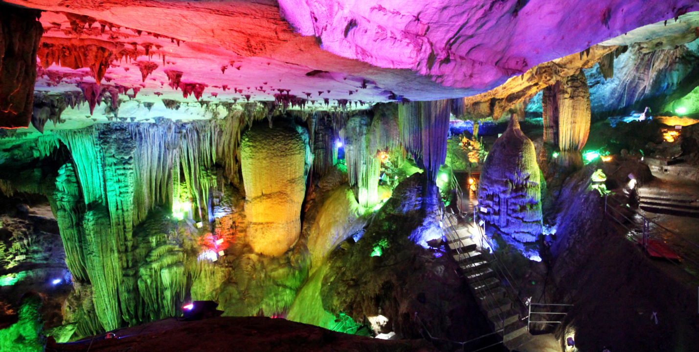 黄龙岩畲族风情旅游区位于距 a target="_blank" href="/item/河源市"