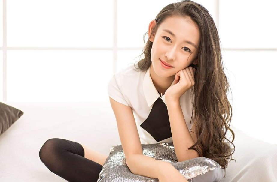 吴雨珏,2005年10月2日出生于上海市,中国内地女演员,就读于<a