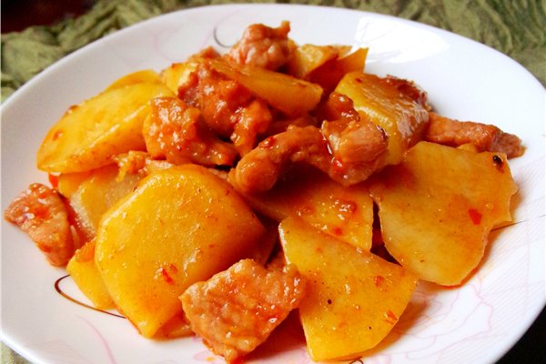 ="1008026">牛肉 /a>和 a target="_blank" href="/item/土豆/416928"