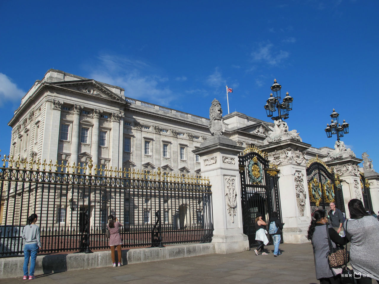  p>白金汉宫 i>(英语:buckingham palace) /i>是 a target="_blank"