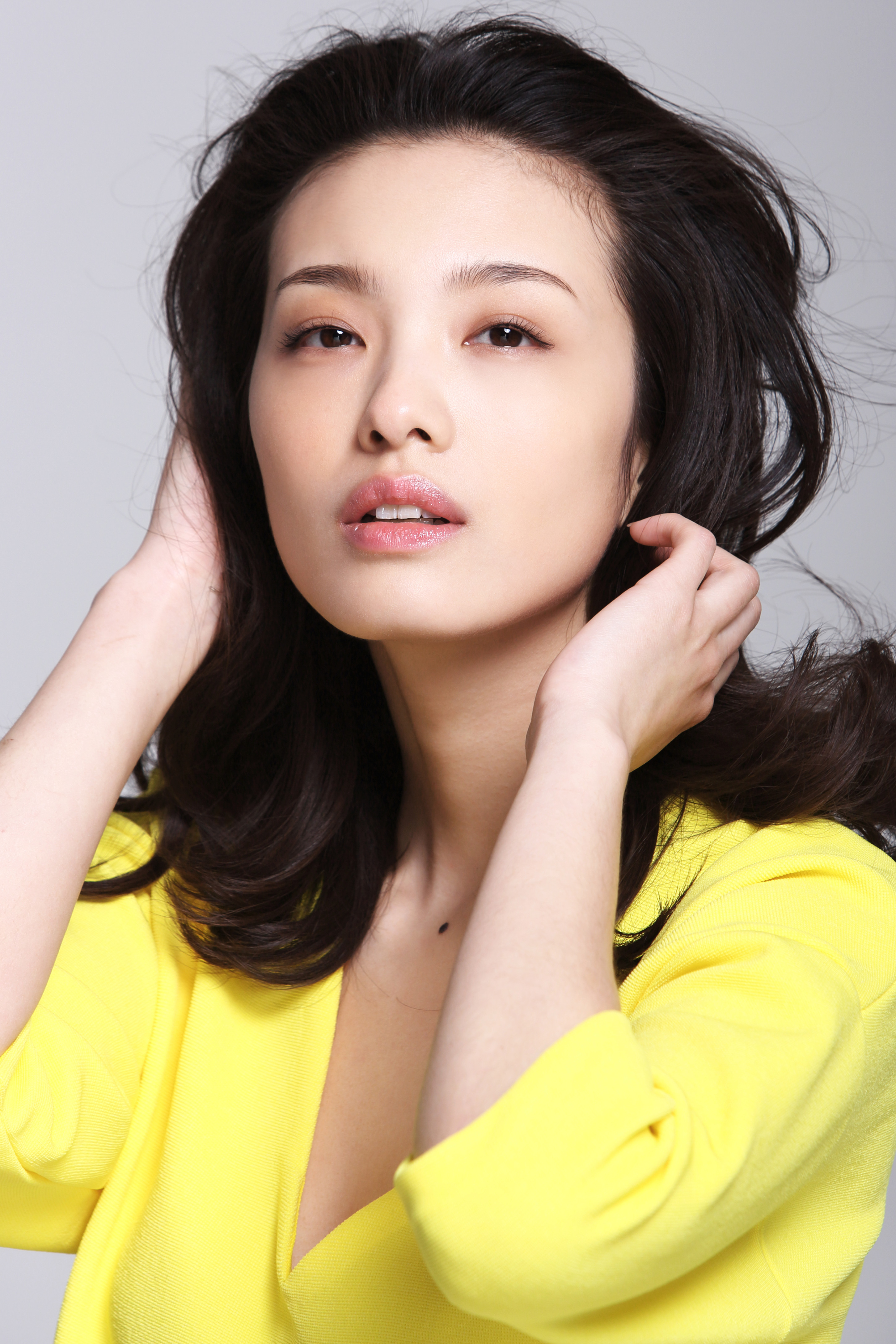  p>张杨智子,出生于新疆乌鲁木齐,中国内地女演员