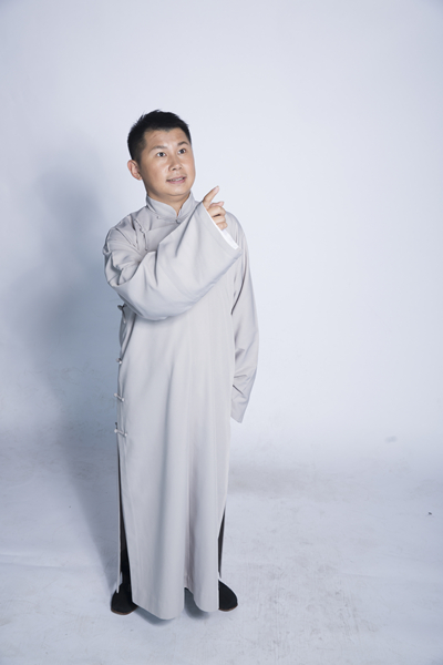  p>何云伟,本名何伟,1981年12月25日出生于北京昌平,相声演员,影视