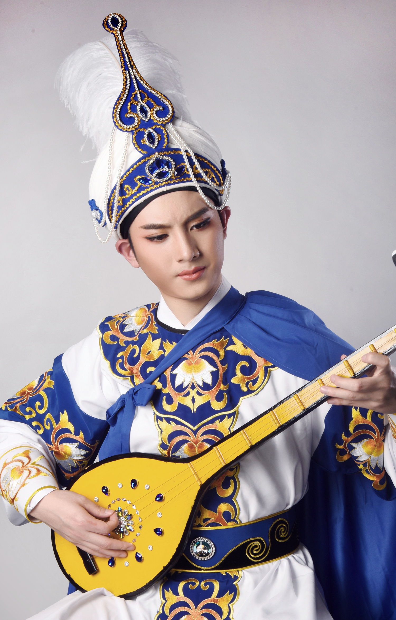 汪舟格,浙江诸暨人, a target="_blank" href="/item/浙江越剧团
