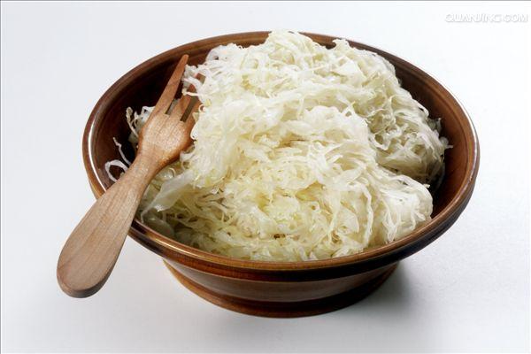  p>酸菜,主要存在于中国 a target="_blank" href="/item/东北地区