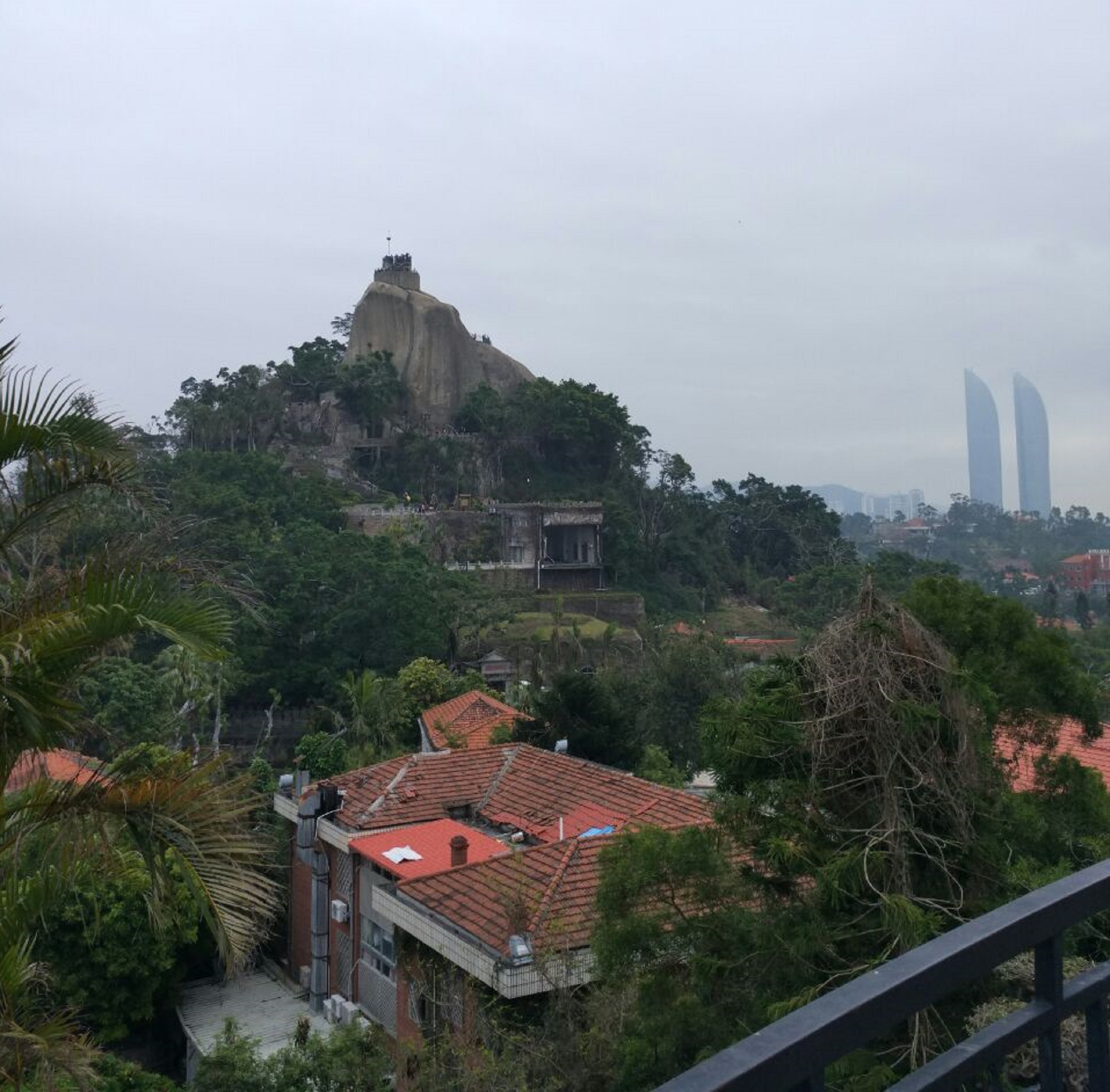 data-lemmaid="16553">琴园 /a>,位于福建省厦门市鼓浪屿英雄山上,与