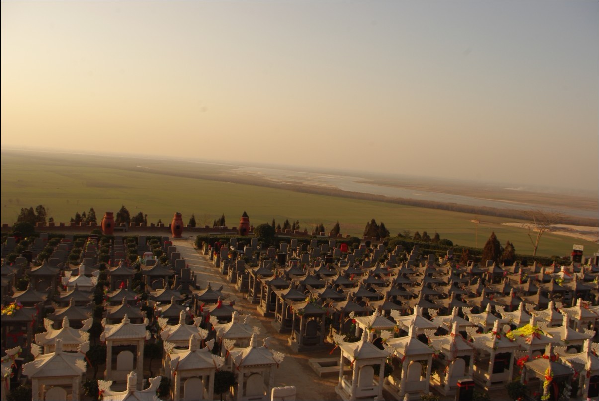  p>郑州公墓原是指郑州市民公墓,也叫云梦山庄,郑州公墓是1992年经市