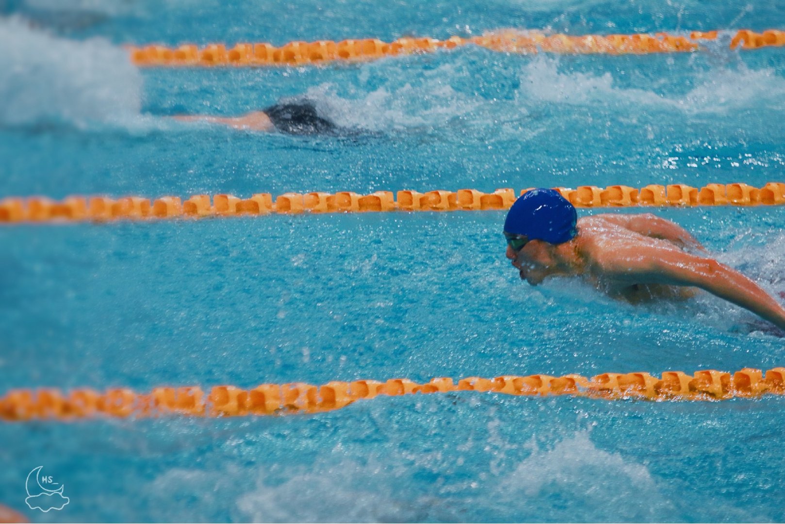 4p62d">郑枭境,2001年4月出生于浙江省温州市鹿城区,中国游泳运动员