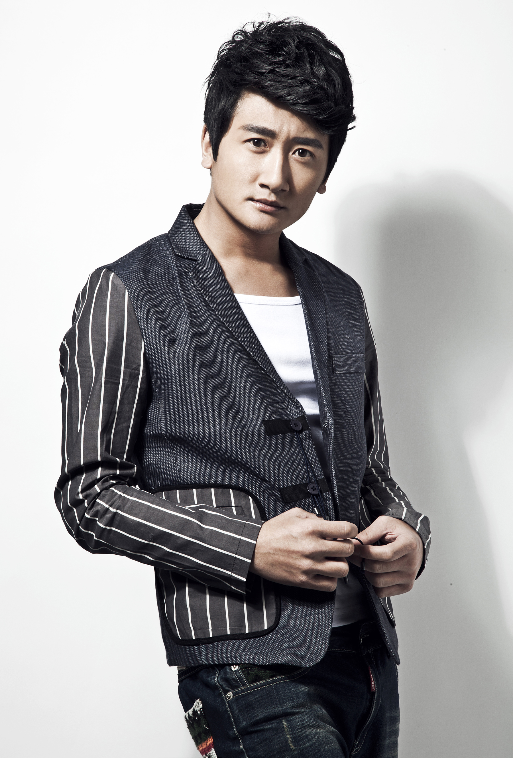  p>石天硕,1987年3月24日出生于黑龙江省黑河市北安市,中国内地影视男