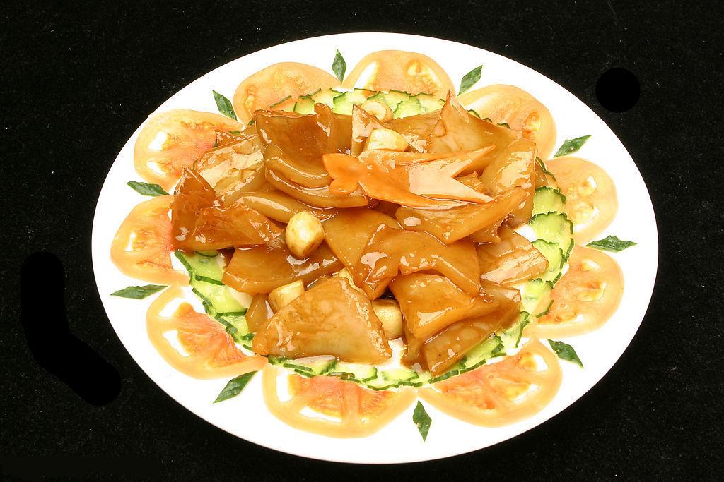  p>红烧裙边是河北唐山一道具有代表性的传统名肴.