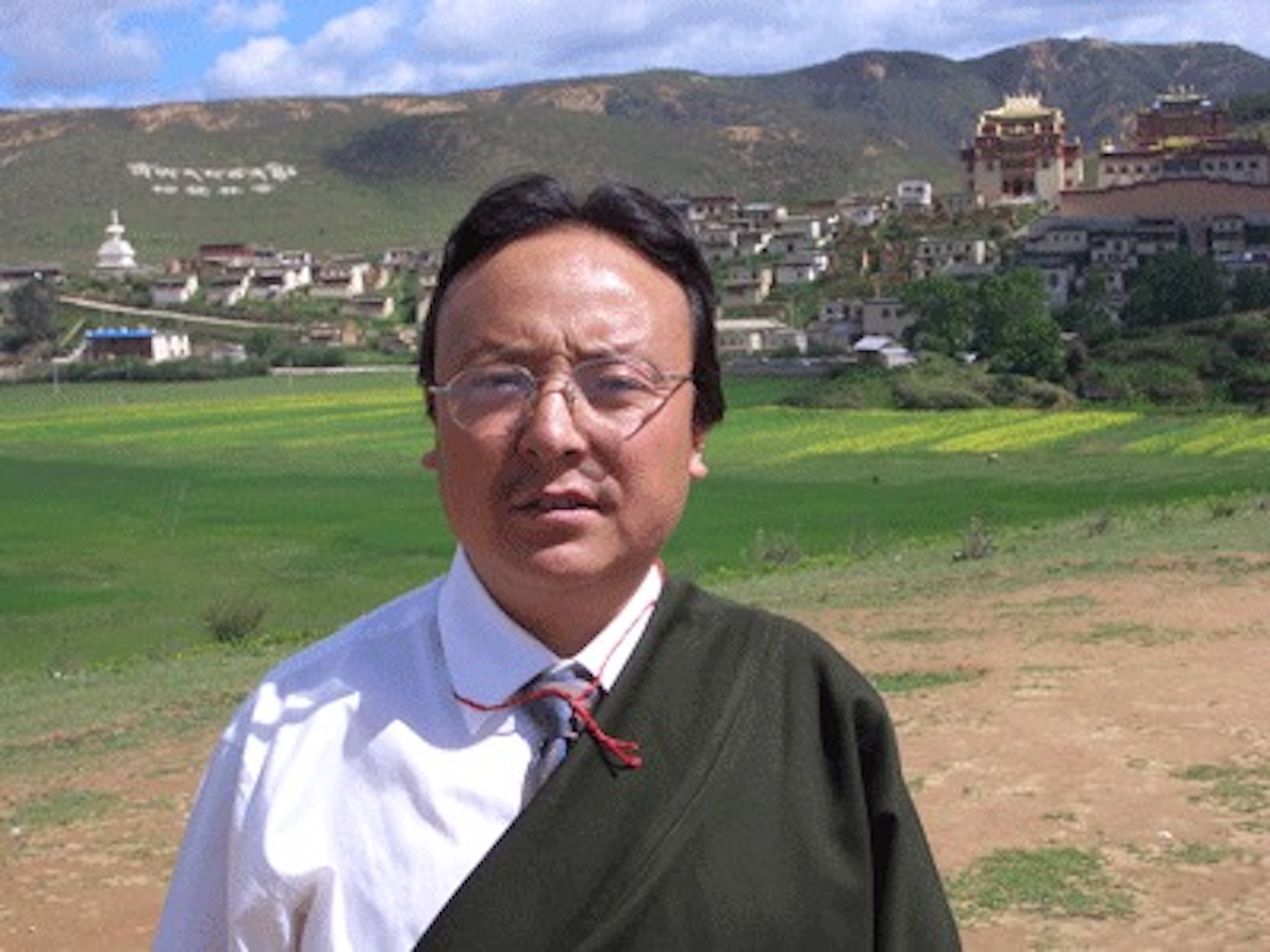 李先加,男,藏族,1963年9月出生,青海省贵南县人