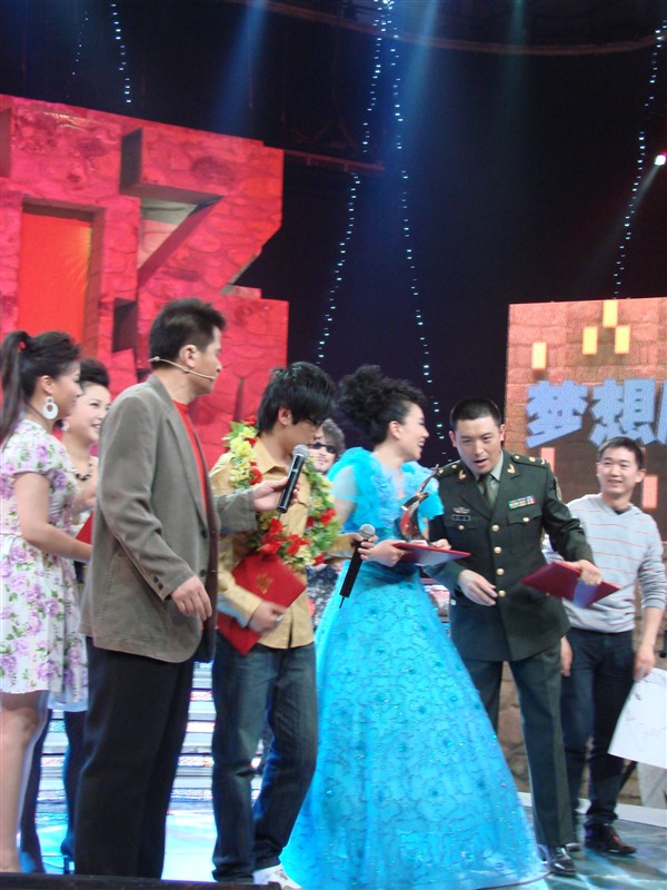 曾获2009年央视《 a target="_blank" href="/item/梦想剧场/799125"