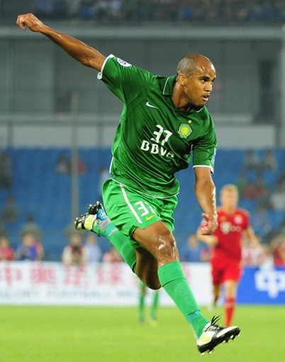  p data-id="gnar3tk6jn">雷纳尔多·埃利亚斯