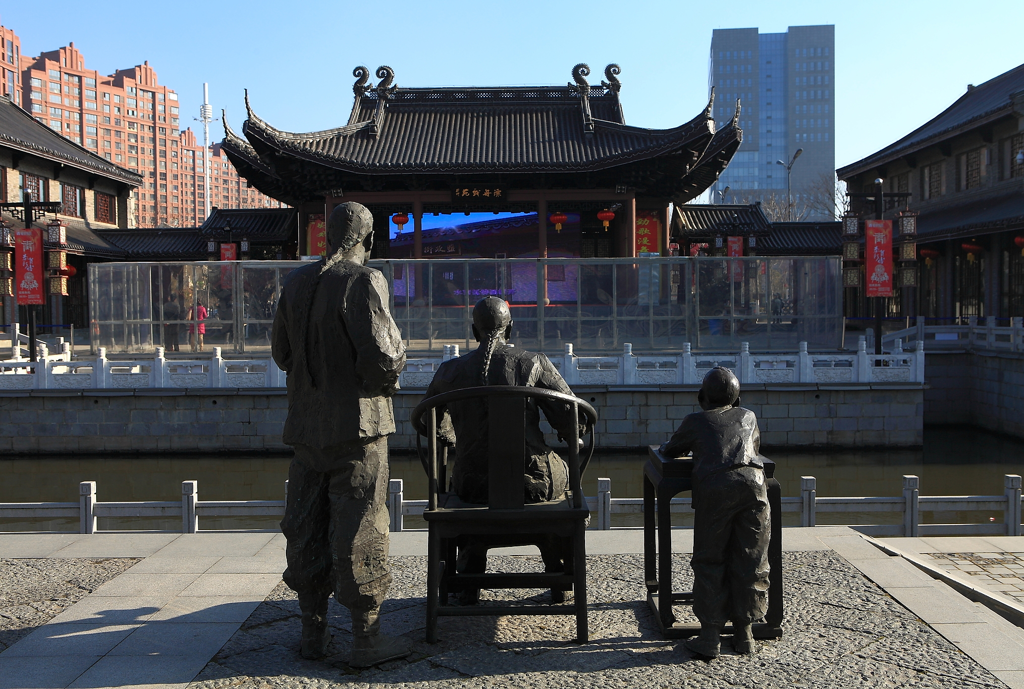  p>盐镇水街是盐城市海盐历史文化风貌区的重要组成部分,位于 a href=