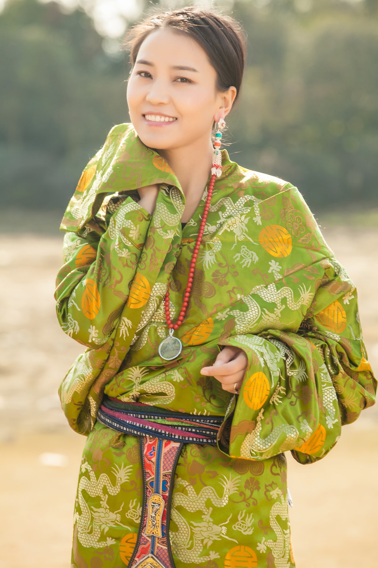  p data-id="go06hye73v">拉吉,歌手,出版专辑《青春的鲜花》,《金色