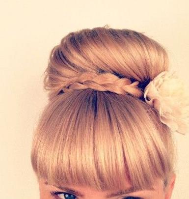  p data-id="gnyudnnocu">花苞头是一种发型,根据发型的样子类似于