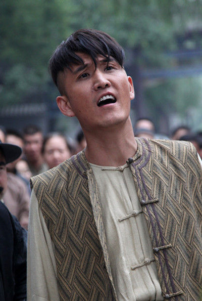 马赫,曾用名马路,1981年4月17日出生于河南省商丘市,毕业于北京电影