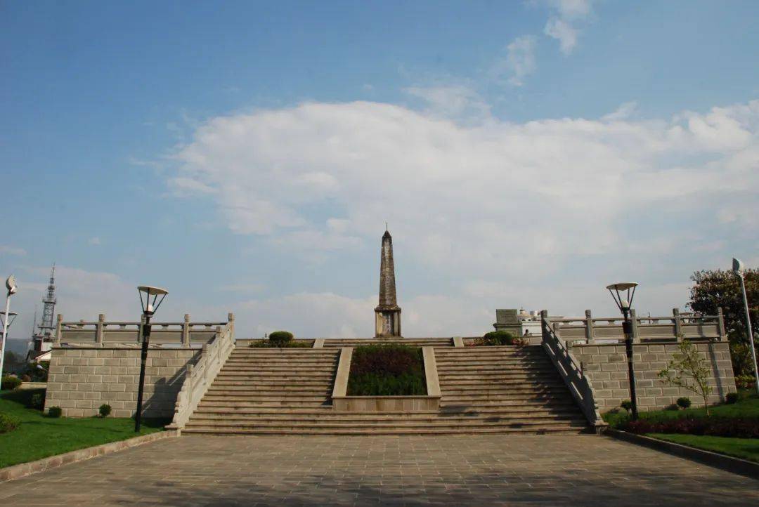 一九八师攻克腾冲阵亡将士纪念塔