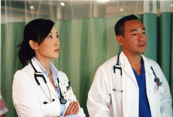  p>《妙手仁心   》是1998-2005年播出的tvb剧集,该系列剧透过一群
