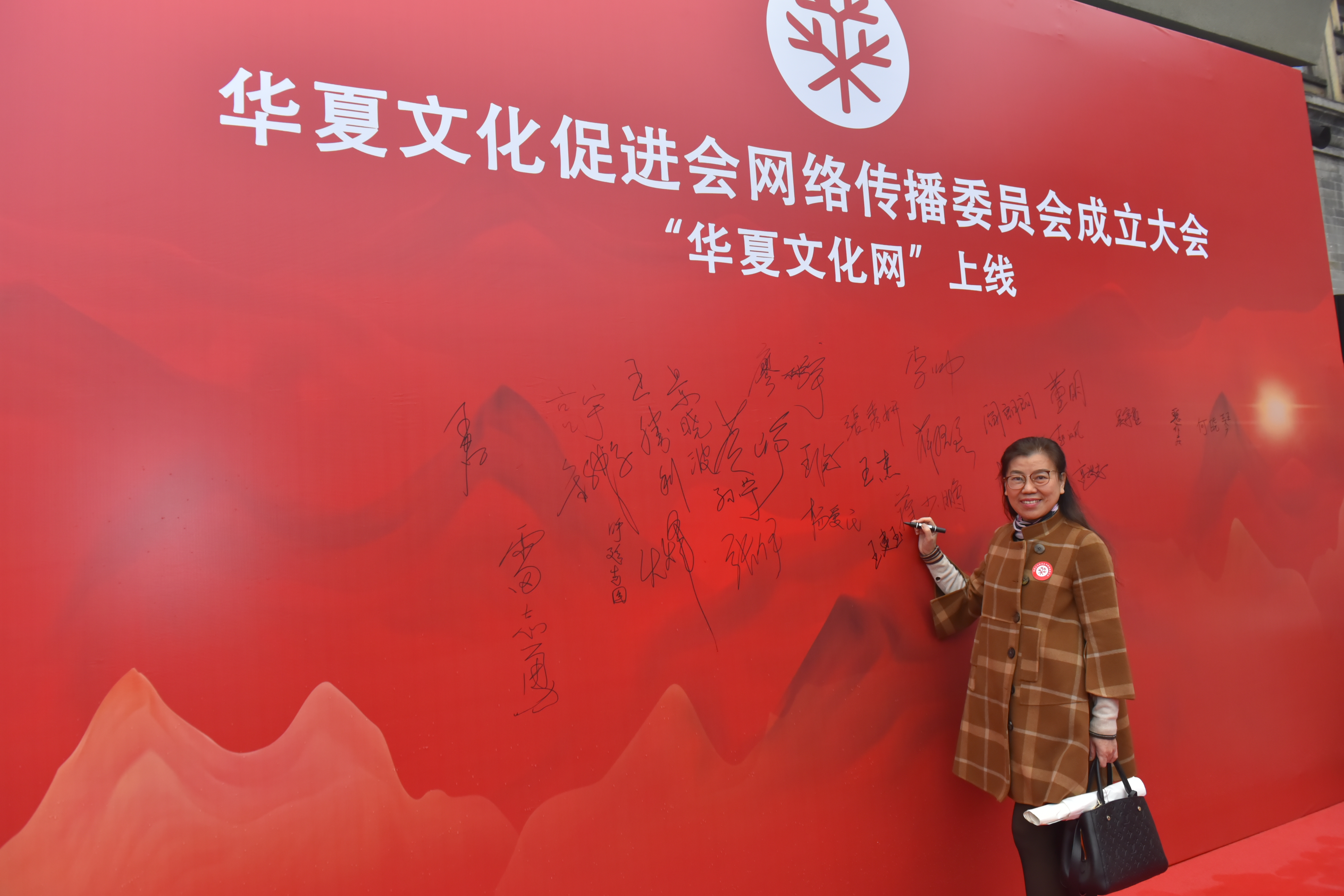  p>王建玉,女,字兰心, a target="_blank" href="/item/号/2382570"