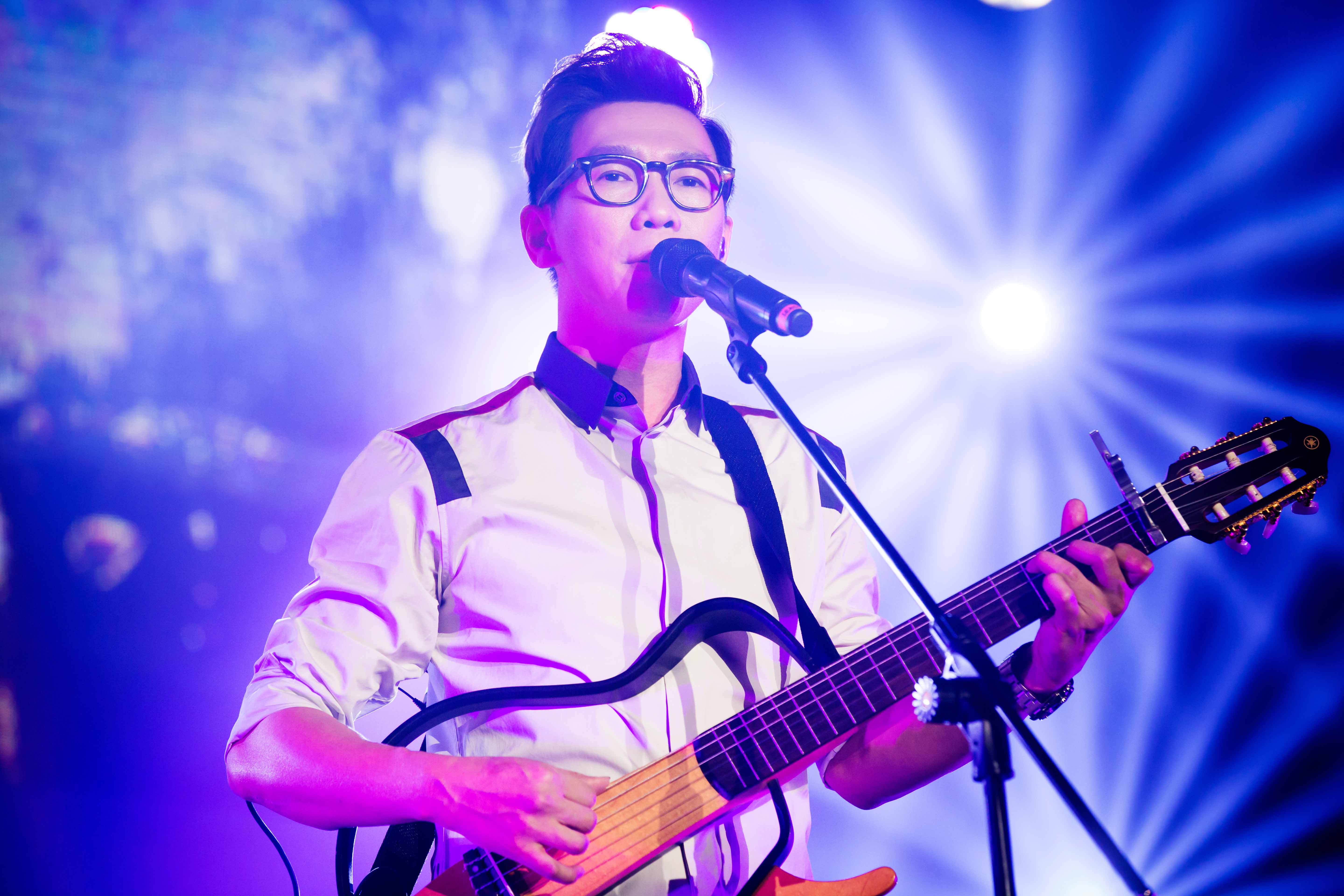  p>品冠,本名黄品冠,1972年2月26日出生于马来西亚吉隆坡,祖籍中国