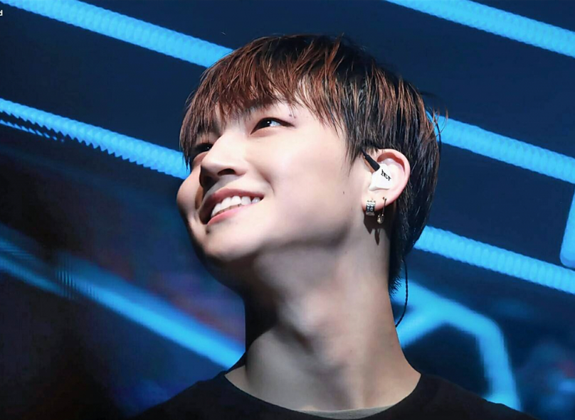  p>兔牙就是两颗门牙特别的大,并向外突出,兔牙