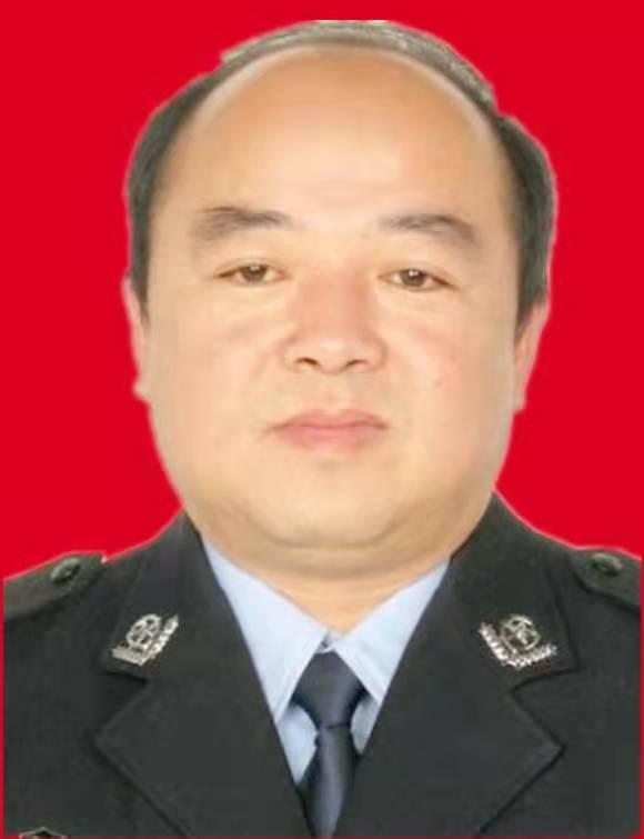  /p> p>现任张家口市经济开发区工委委员,张家口市公安局经开 span